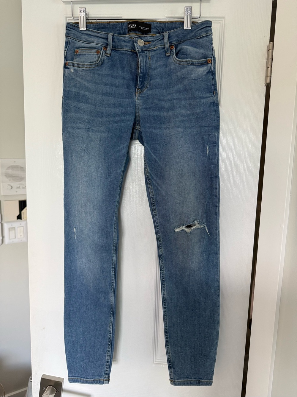 Zara Light Blue Skinny Jeans with Distressed Knee